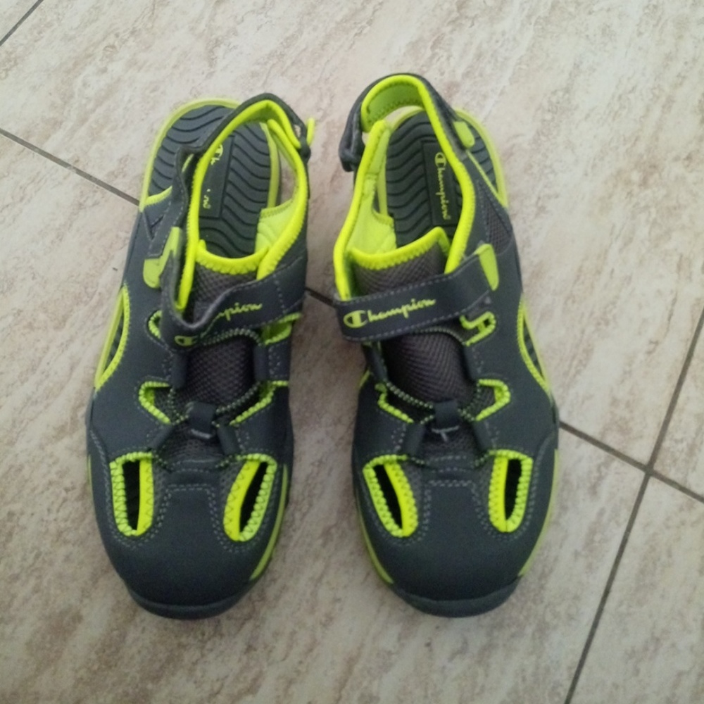 Champion kids sandles size 6